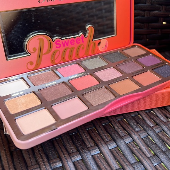 Eye shadow - Picture 2 of 3